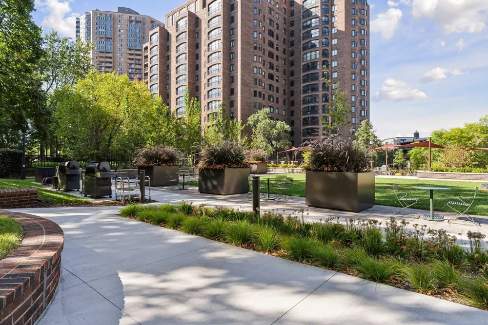 1201 Yale Pl, Minneapolis, MN 55403