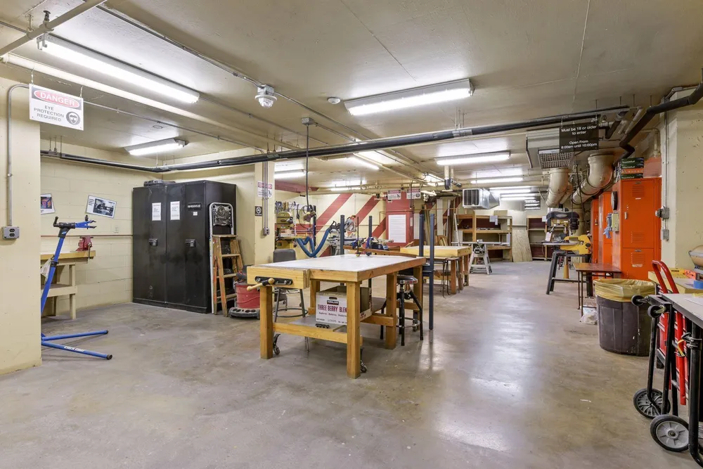 1201 Yale Pl, Minneapolis, MN 55403