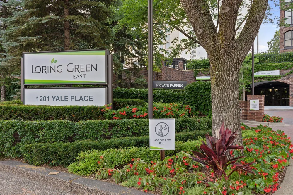 1201 Yale Pl, Minneapolis, MN 55403