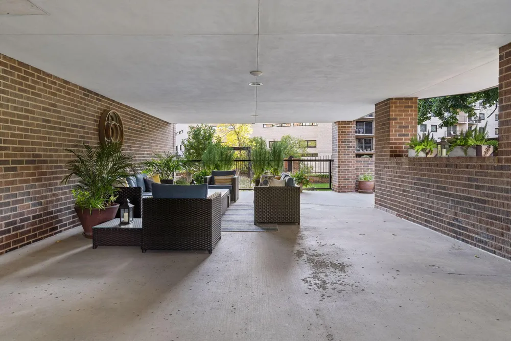 1201 Yale Pl, Minneapolis, MN 55403