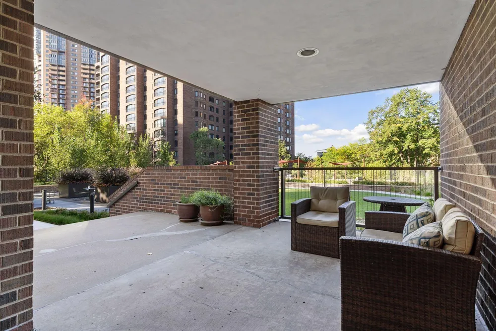1201 Yale Pl, Minneapolis, MN 55403