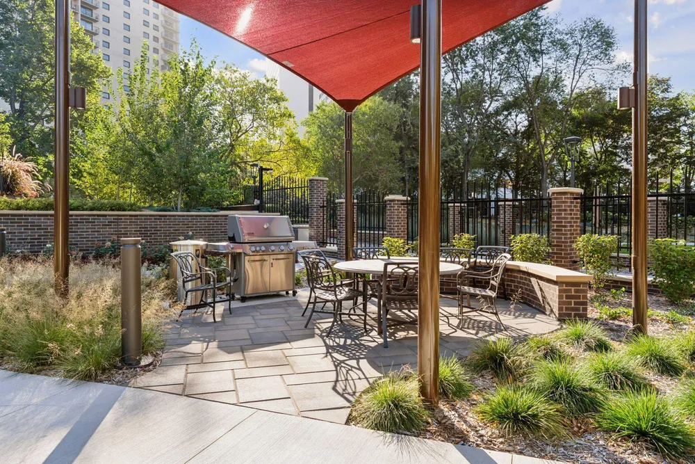 1201 Yale Pl, Minneapolis, MN 55403