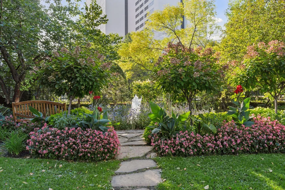 1201 Yale Pl, Minneapolis, MN 55403