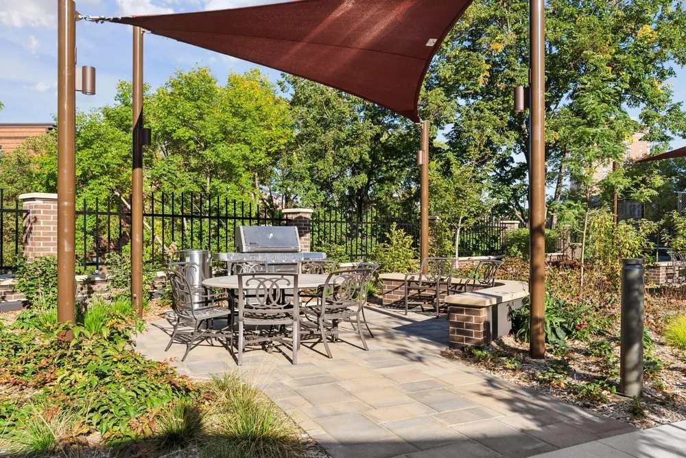 1201 Yale Pl, Minneapolis, MN 55403