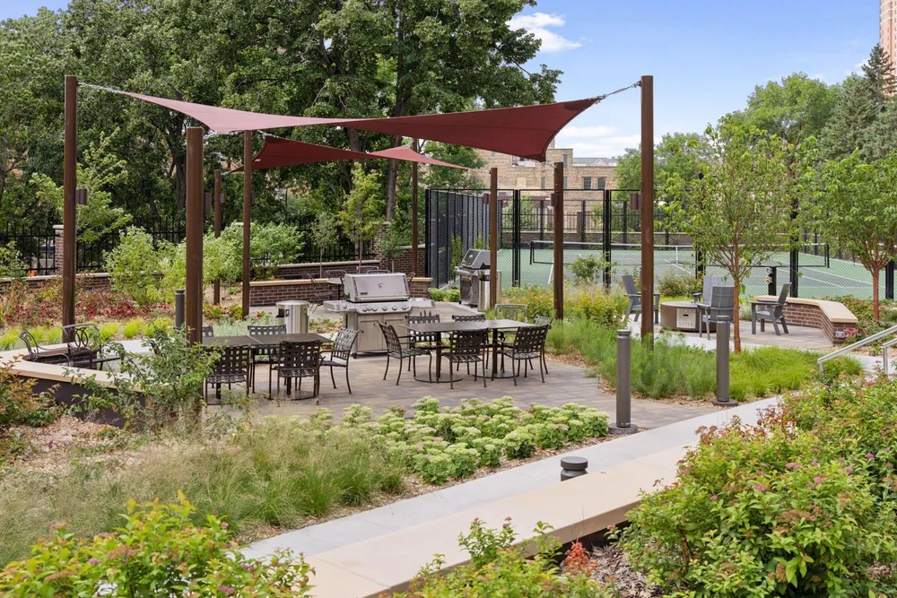1201 Yale Pl, Minneapolis, MN 55403