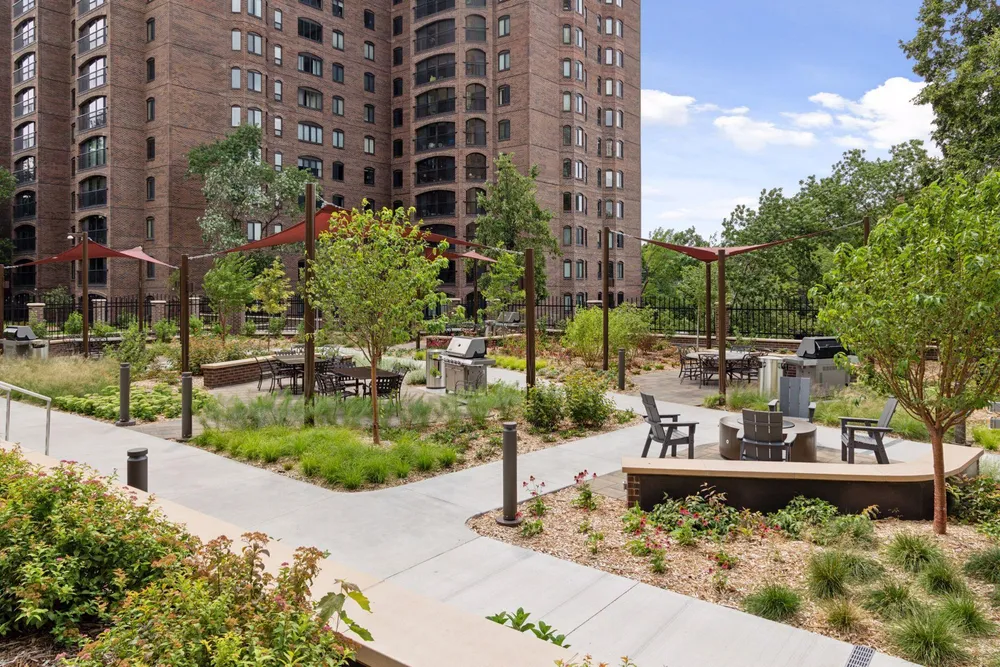 1201 Yale Pl, Minneapolis, MN 55403