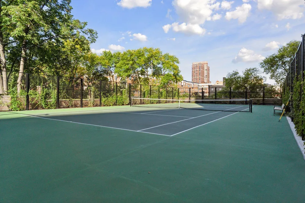 1201 Yale Pl, Minneapolis, MN 55403
