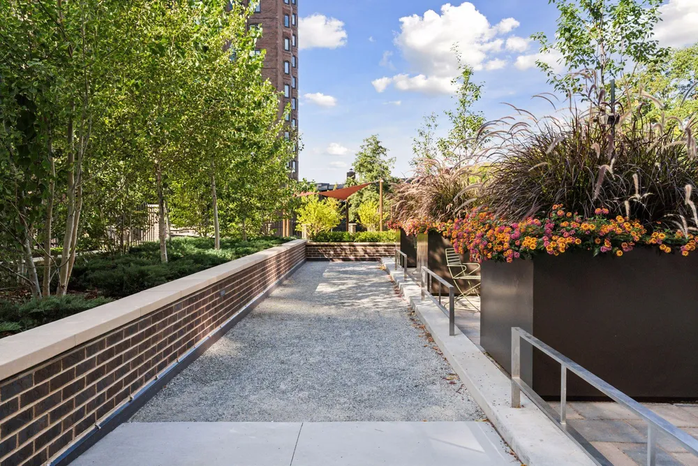 1201 Yale Pl, Minneapolis, MN 55403