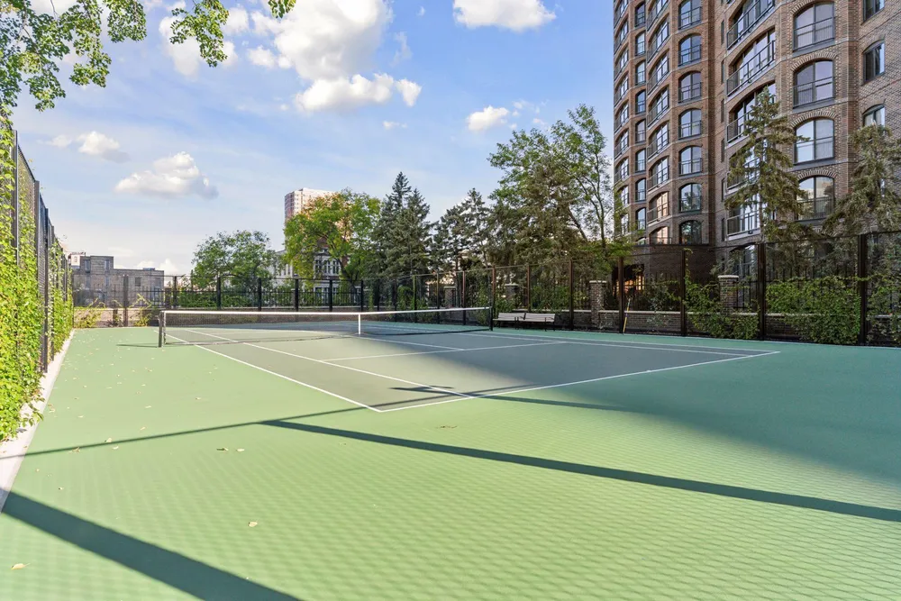 1201 Yale Pl, Minneapolis, MN 55403
