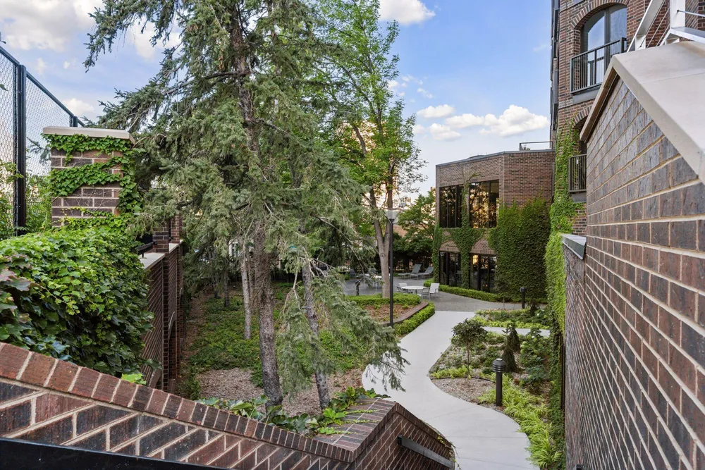 1201 Yale Pl, Minneapolis, MN 55403