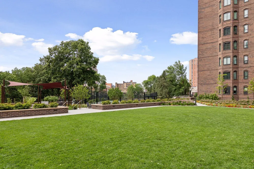 1201 Yale Pl, Minneapolis, MN 55403