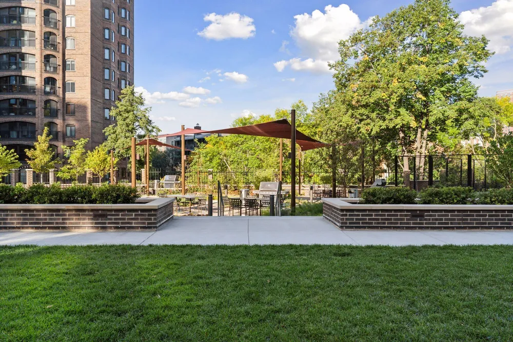 1201 Yale Pl, Minneapolis, MN 55403