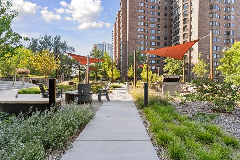 1201 Yale Pl, Minneapolis, MN 55403
