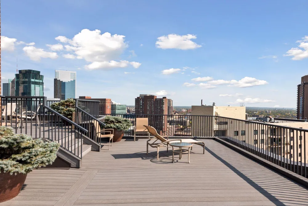 1201 Yale Pl, Minneapolis, MN 55403