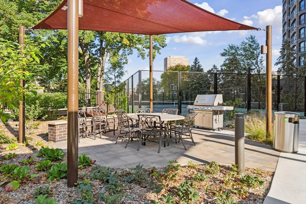 1201 Yale Pl, Minneapolis, MN 55403