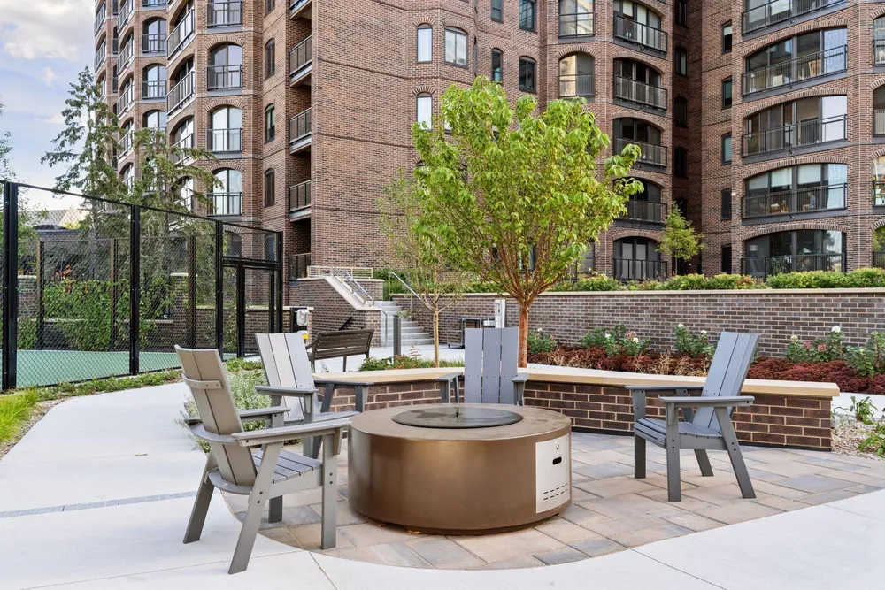 1201 Yale Pl, Minneapolis, MN 55403