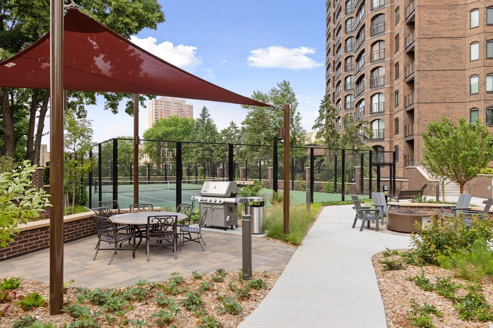 1201 Yale Pl, Minneapolis, MN 55403
