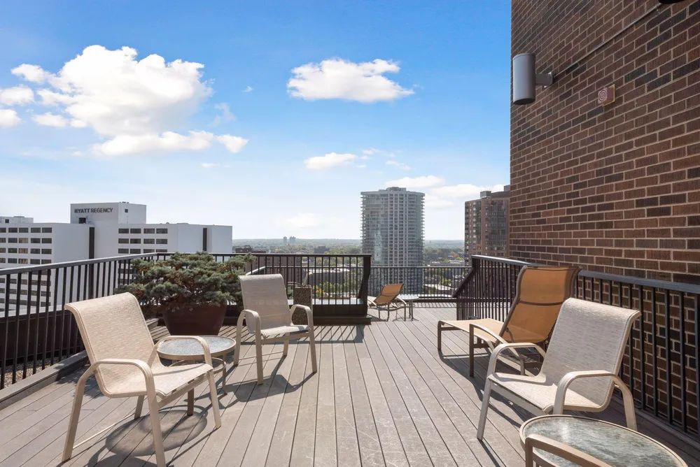1201 Yale Pl, Minneapolis, MN 55403