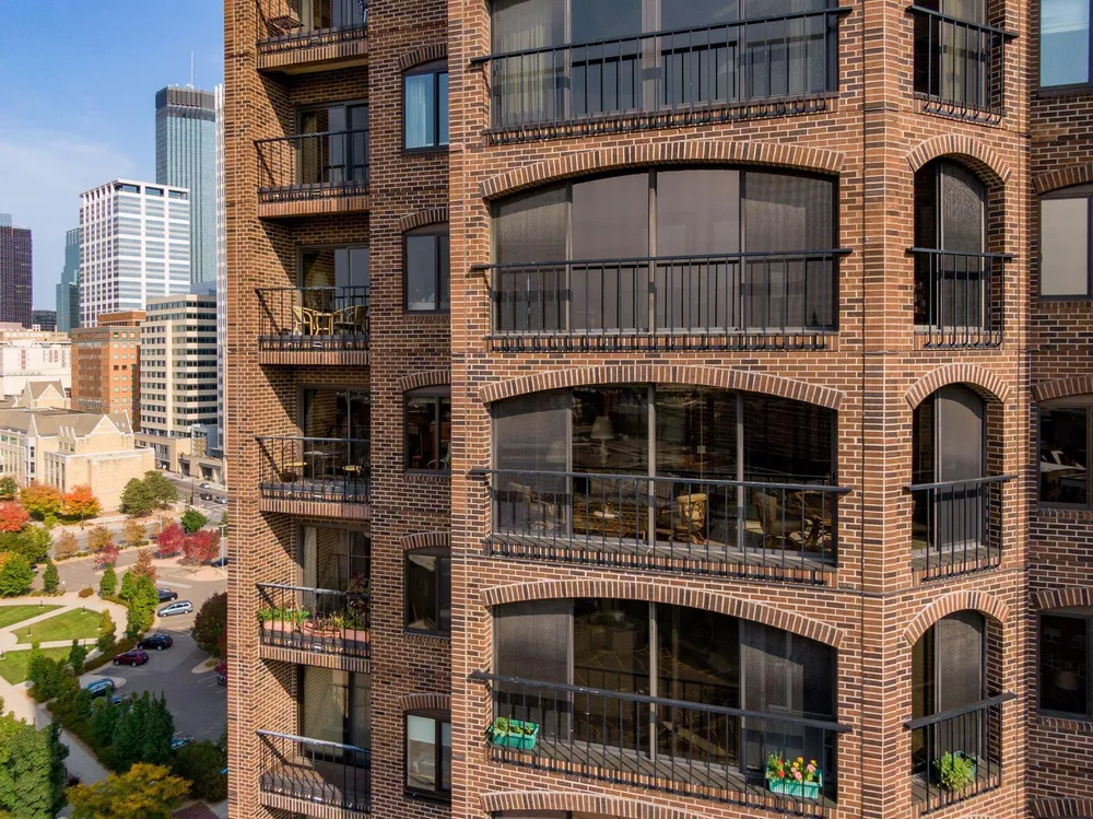 1201 Yale Pl, Minneapolis, MN 55403