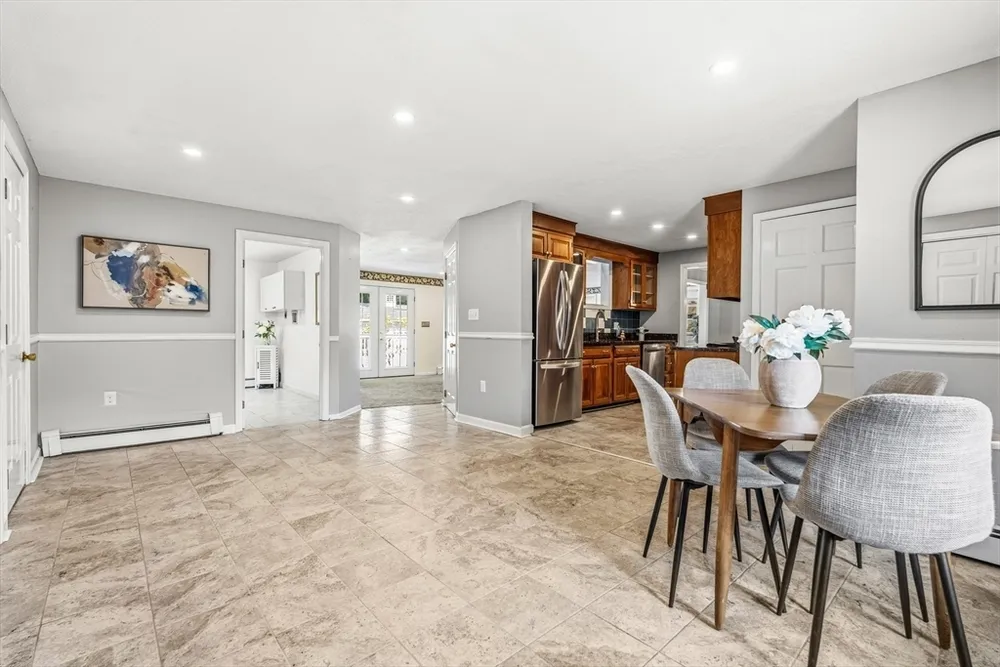 21 Guild St, Lowell, MA 01852