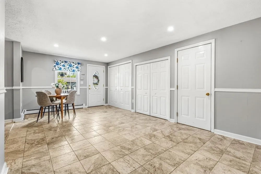 21 Guild St, Lowell, MA 01852
