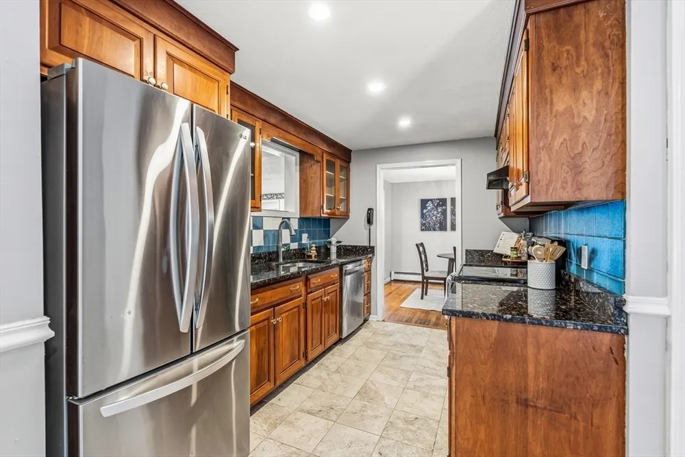 21 Guild St, Lowell, MA 01852