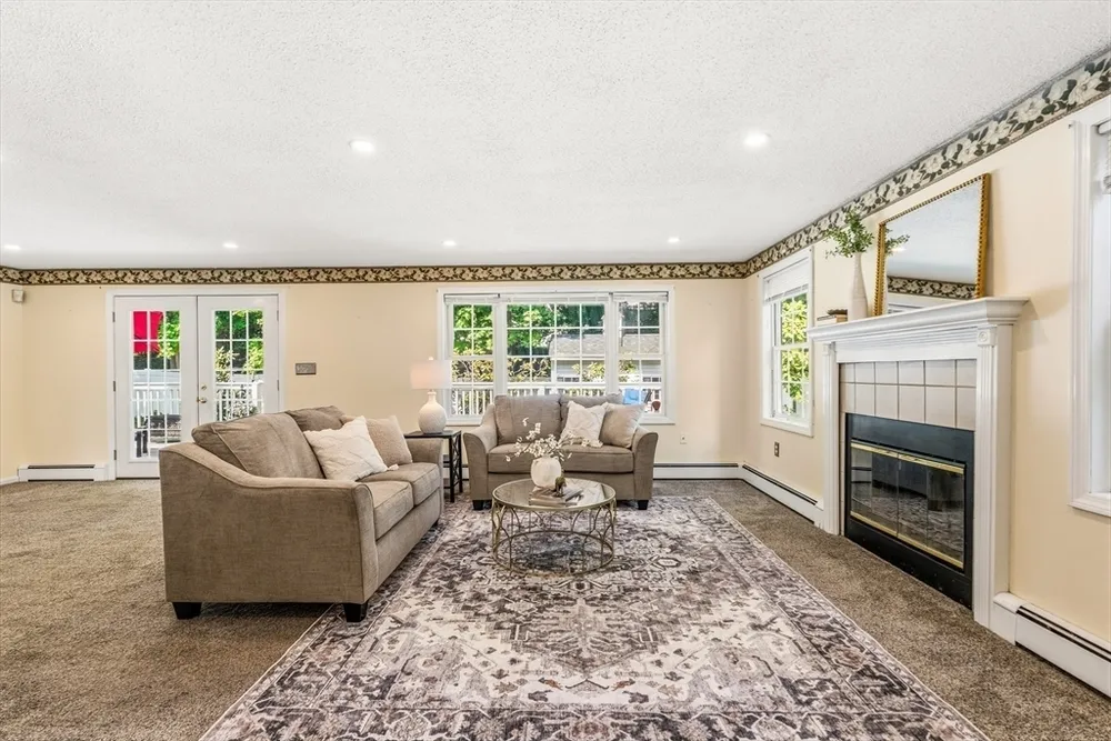 21 Guild St, Lowell, MA 01852