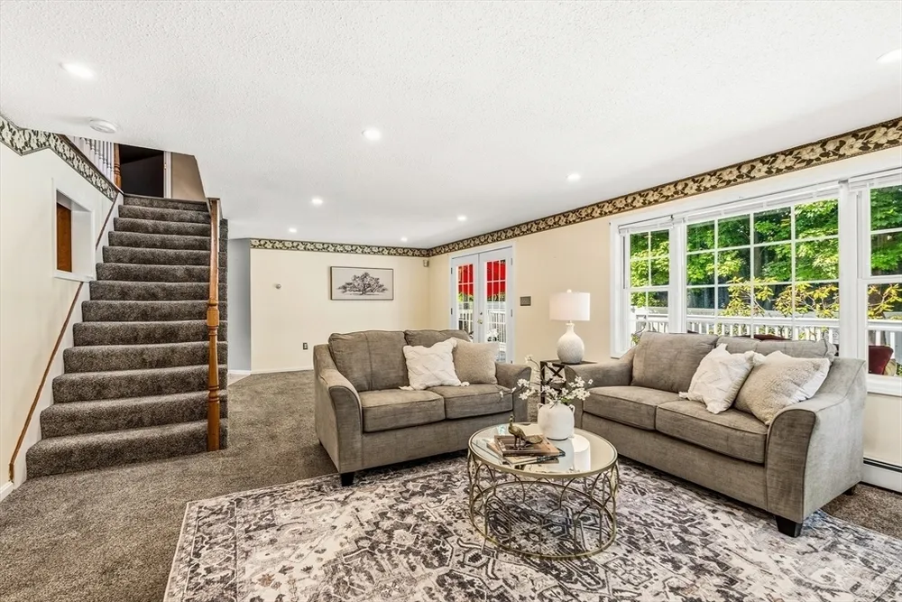 21 Guild St, Lowell, MA 01852