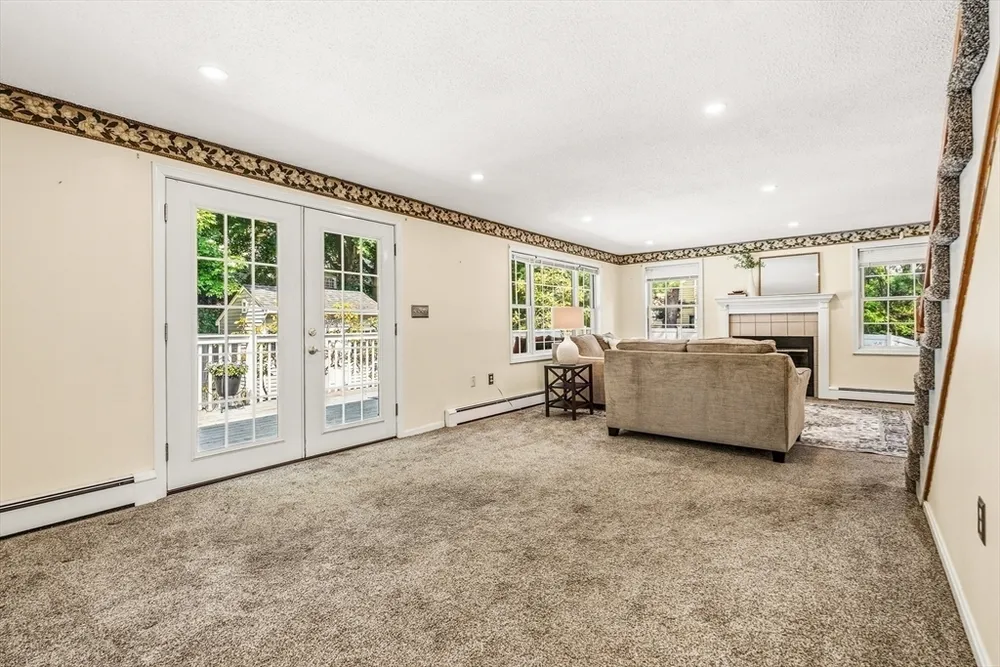 21 Guild St, Lowell, MA 01852