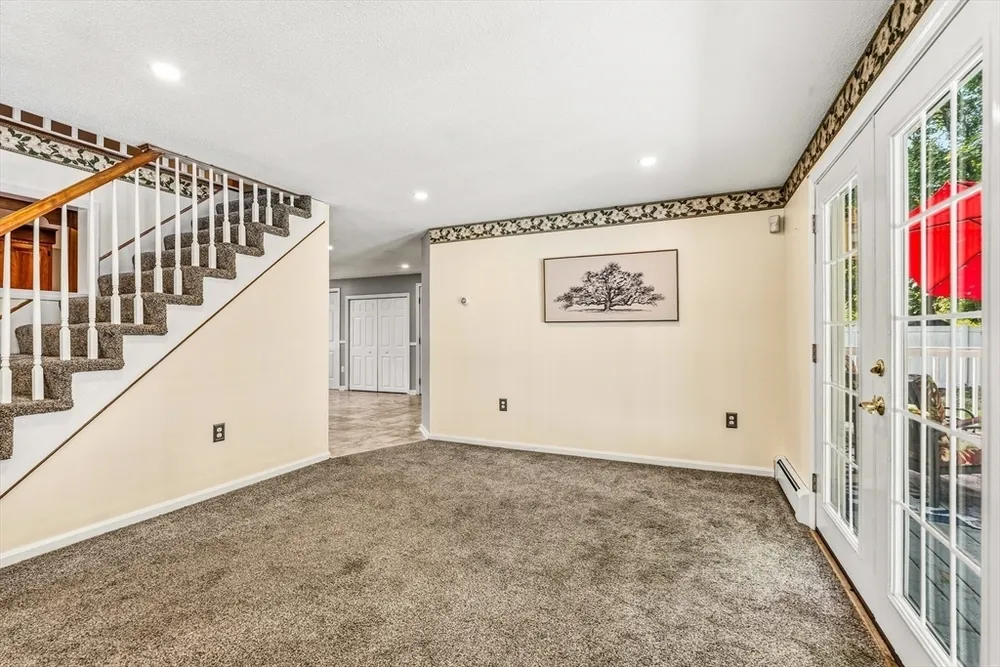 21 Guild St, Lowell, MA 01852
