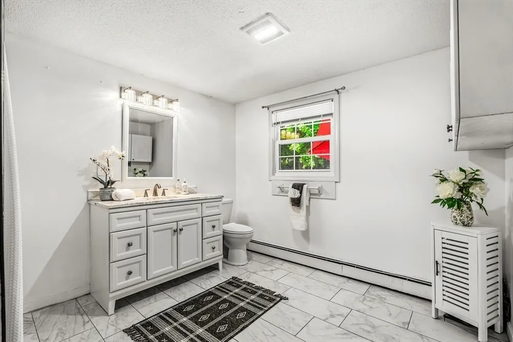 21 Guild St, Lowell, MA 01852