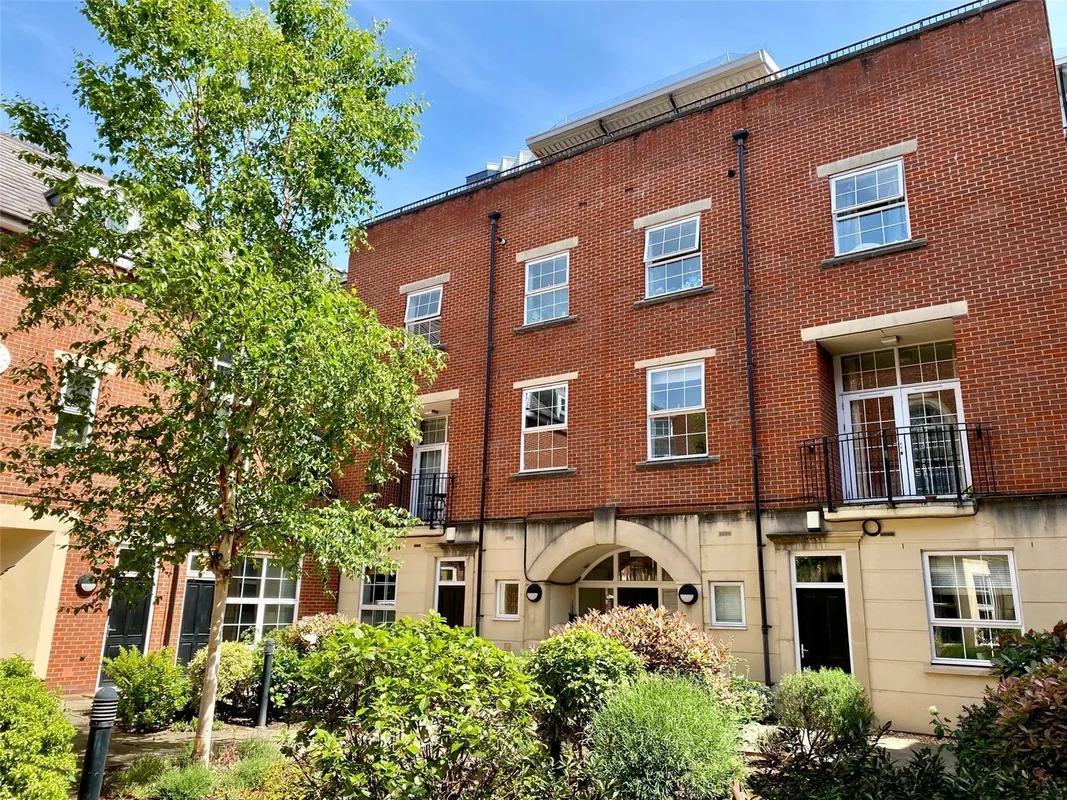 Golden Lion Court, Redcliffe Street