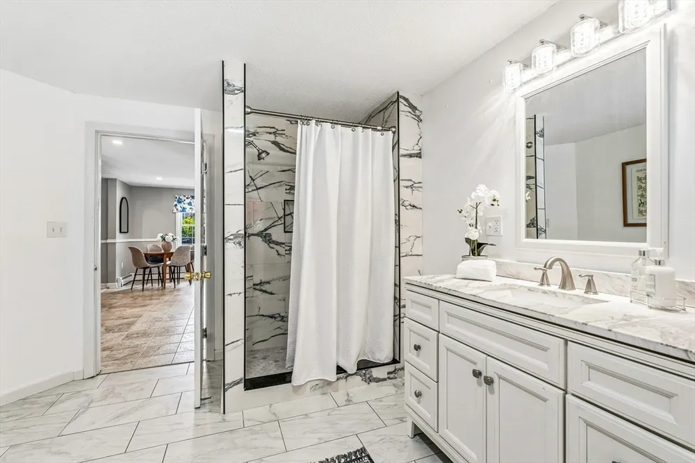21 Guild St, Lowell, MA 01852