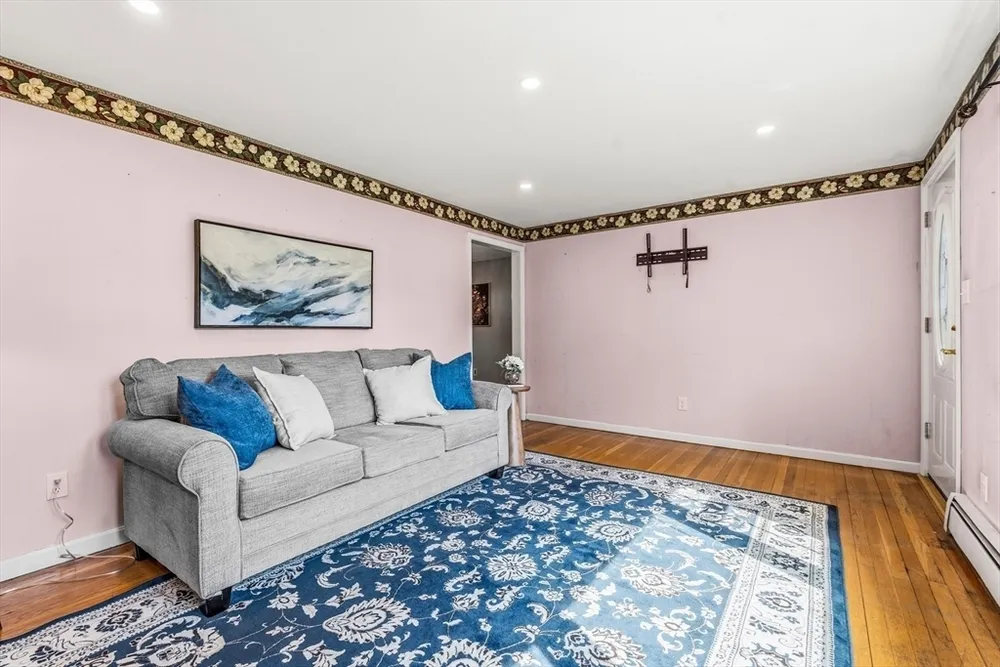 21 Guild St, Lowell, MA 01852