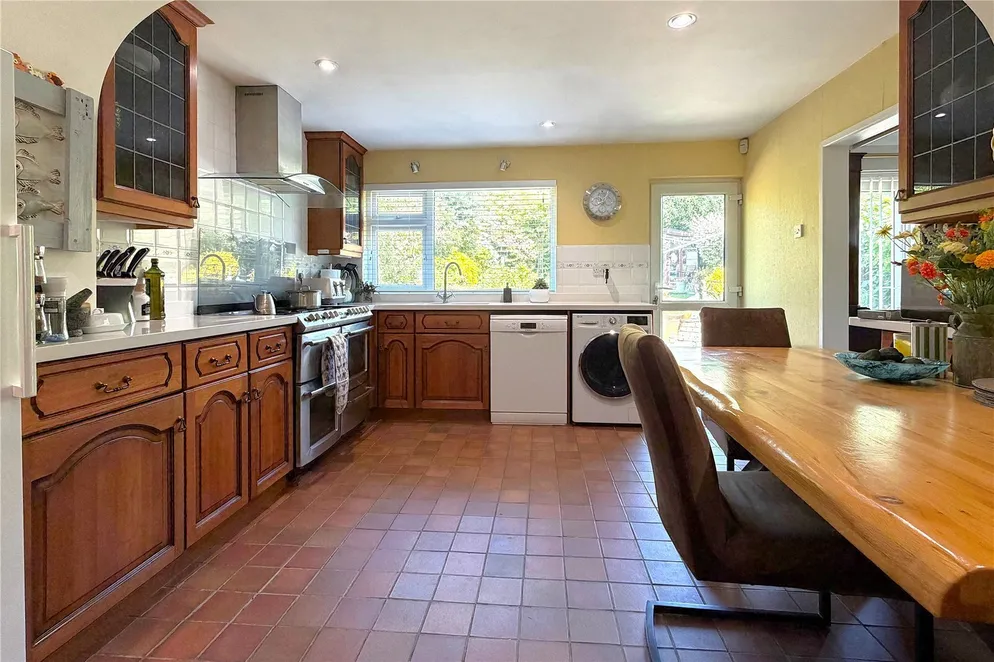Property carousel item 4