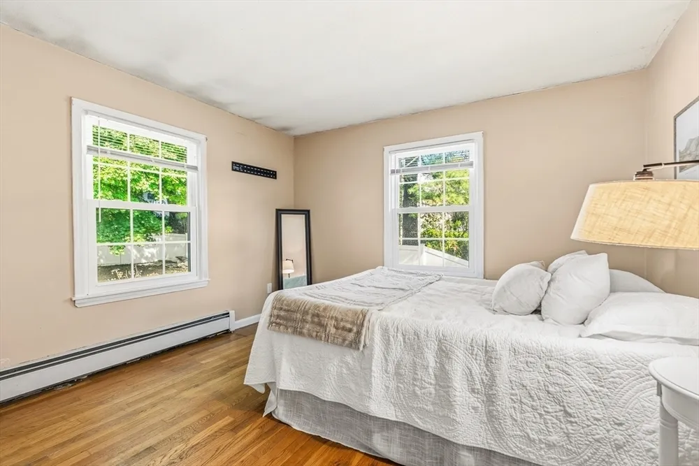 21 Guild St, Lowell, MA 01852