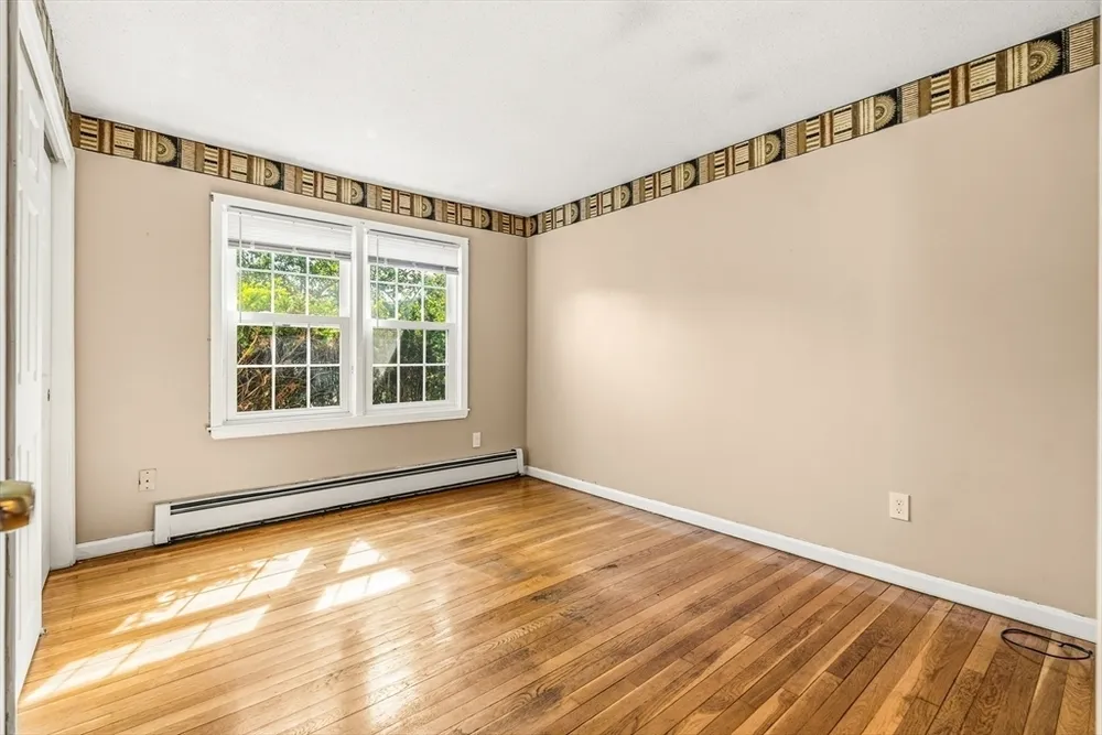 21 Guild St, Lowell, MA 01852