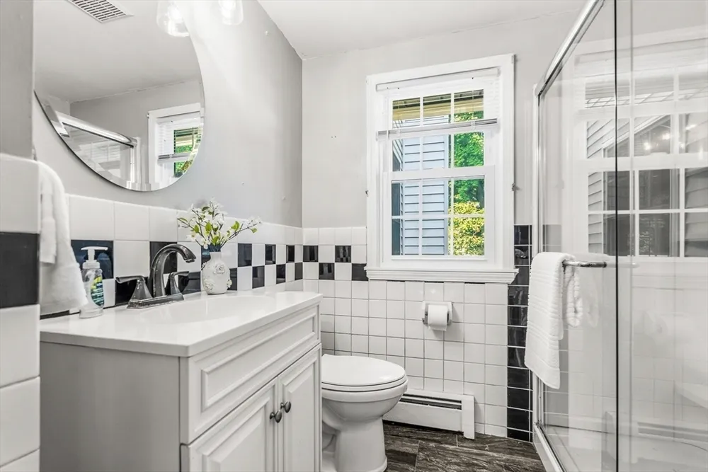 21 Guild St, Lowell, MA 01852
