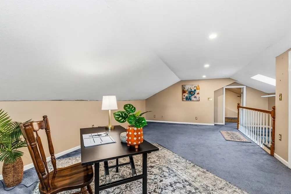 21 Guild St, Lowell, MA 01852