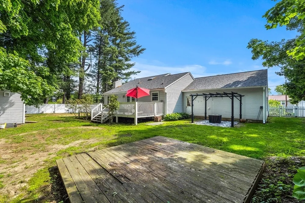 21 Guild St, Lowell, MA 01852