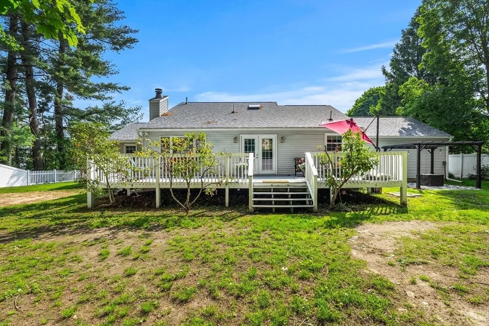 21 Guild St, Lowell, MA 01852