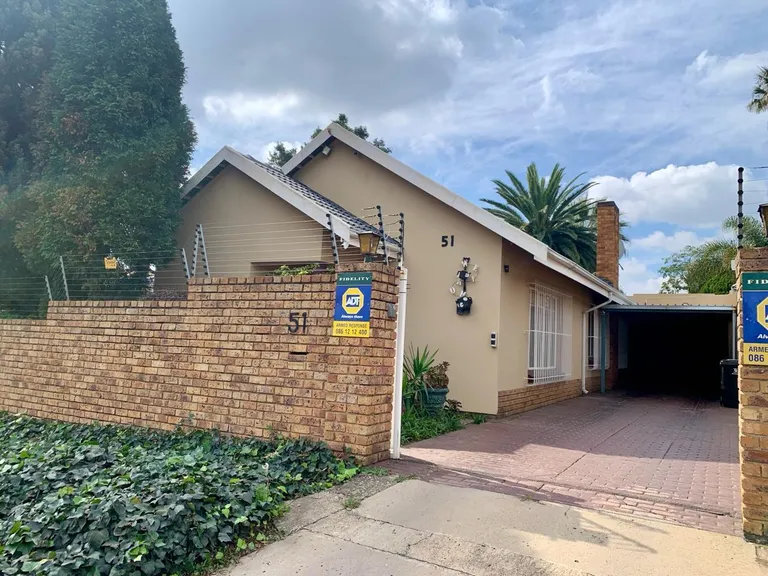 South Africa, Gauteng, Eastleigh, High Road, 51