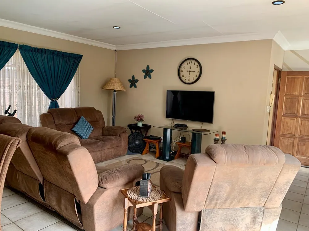 South Africa, Gauteng, Eastleigh, High Road, 51
