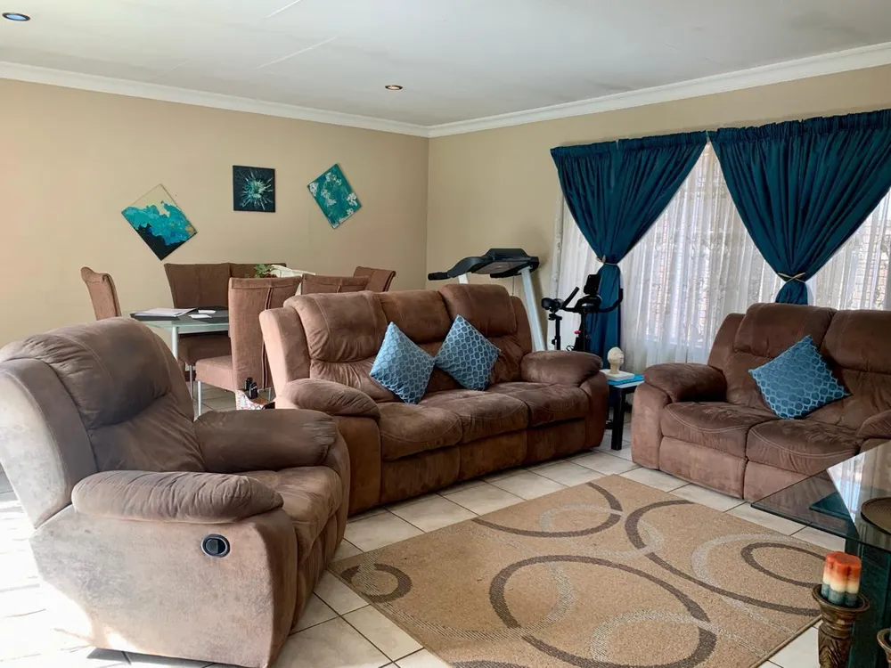 South Africa, Gauteng, Eastleigh, High Road, 51
