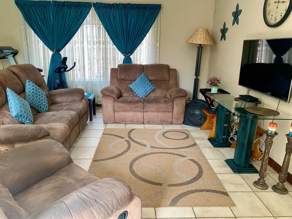 South Africa, Gauteng, Eastleigh, High Road, 51