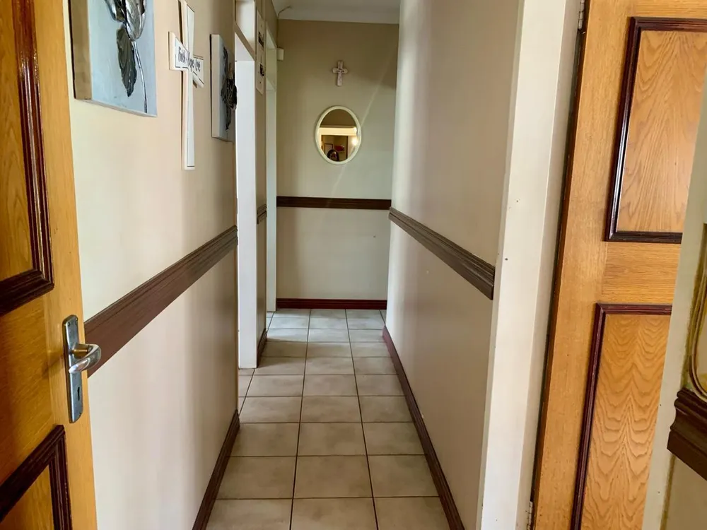 South Africa, Gauteng, Eastleigh, High Road, 51
