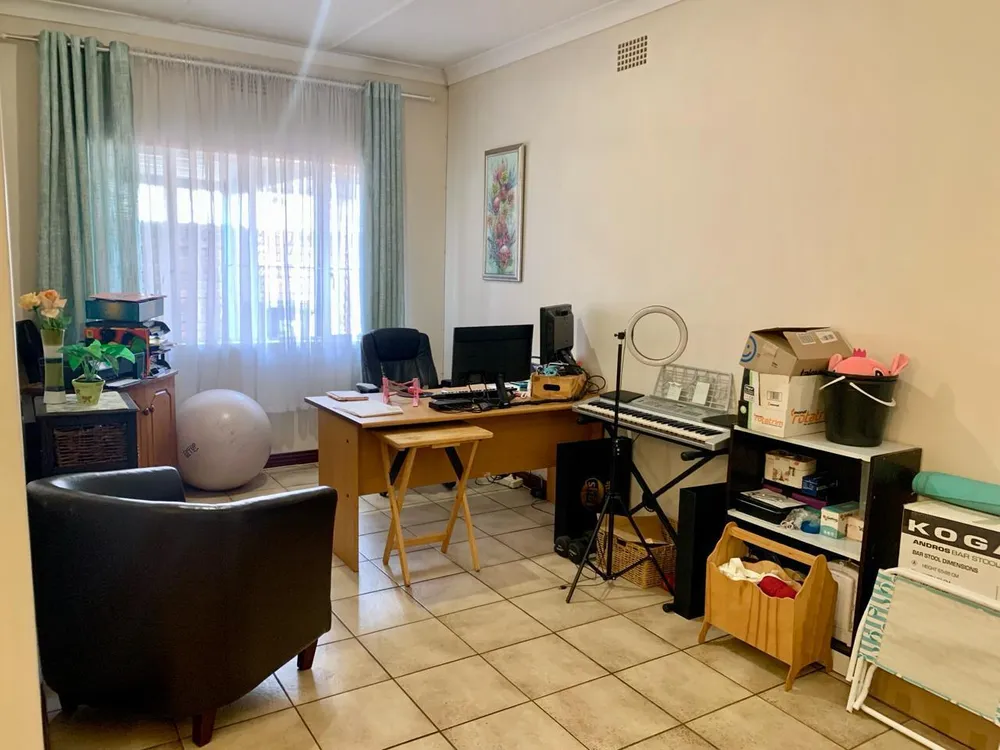 South Africa, Gauteng, Eastleigh, High Road, 51
