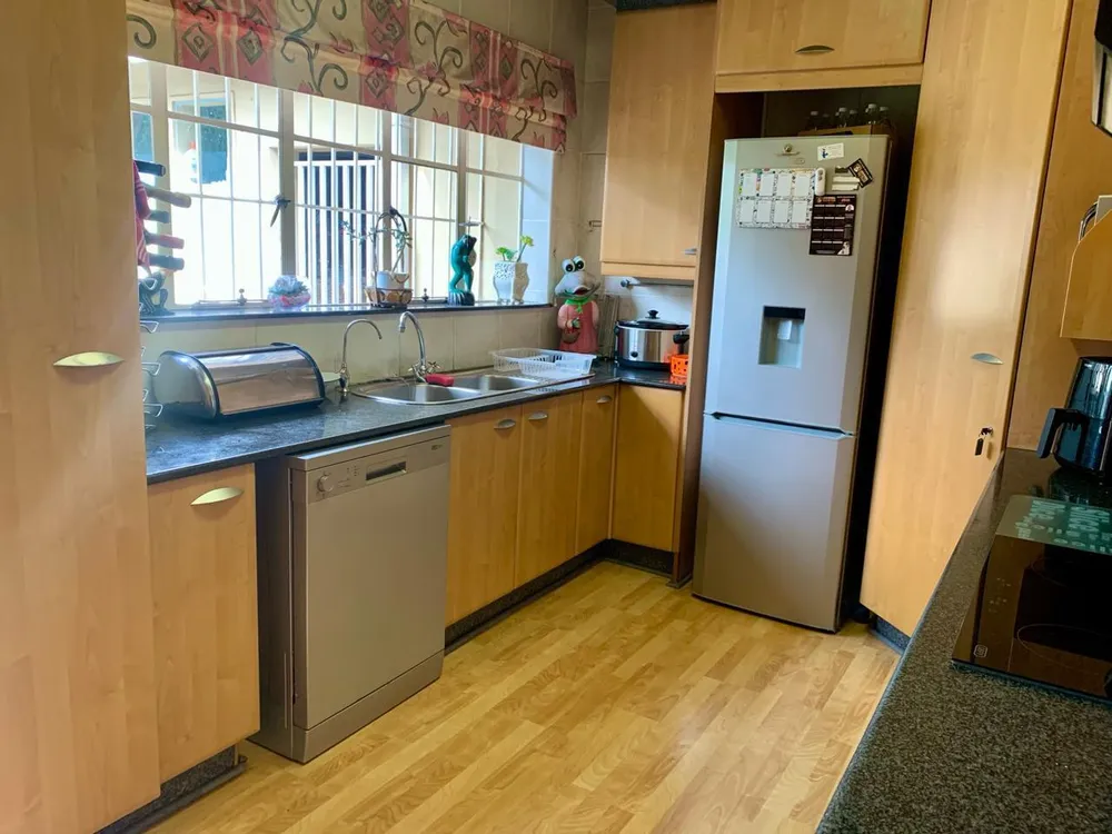South Africa, Gauteng, Eastleigh, High Road, 51