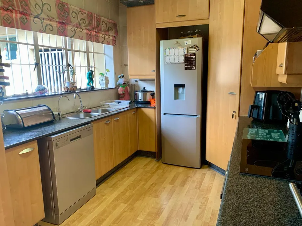 South Africa, Gauteng, Eastleigh, High Road, 51