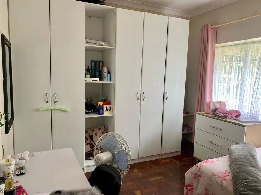 South Africa, Gauteng, Eastleigh, High Road, 51